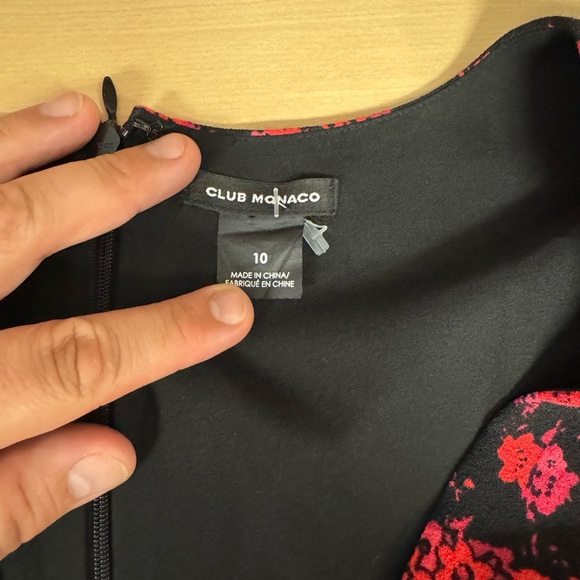 CLUB MONACO - Women’s Black & Red Esquinah Floral Wrap-Style Mini Dress, Size 10 - Picture 8 of 9